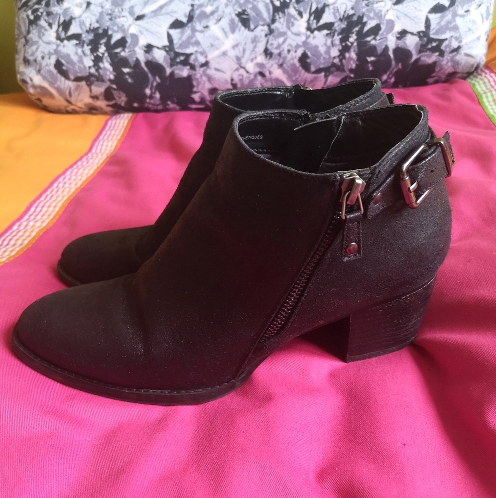White Mountain Synthetic Leather Booties sz 9.5
